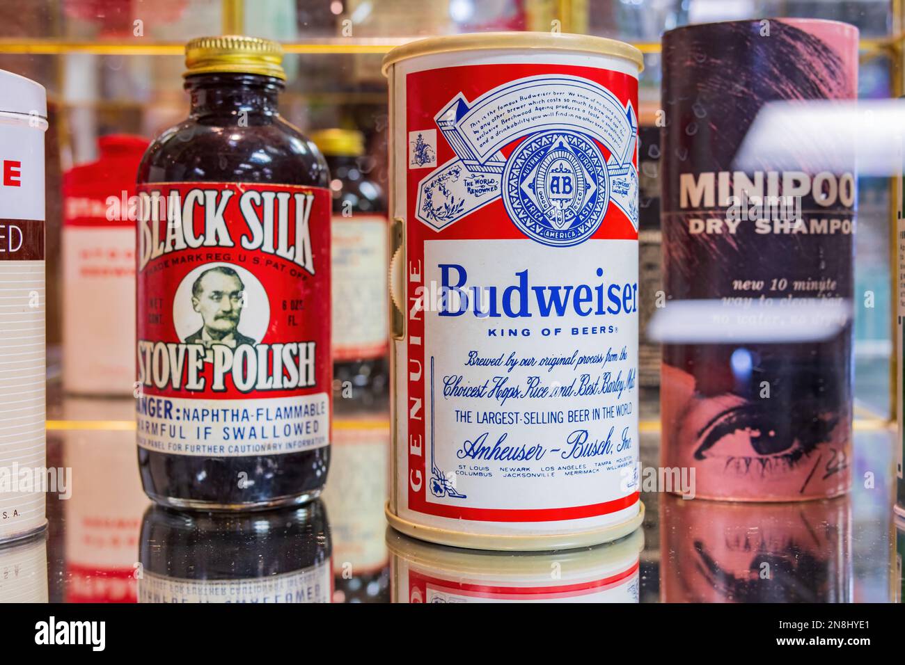 New Mexico, NOVEMBER 24 2022 - Entdecken Sie den Charme einer klassischen Flasche, die in einem Souvenirladen aus nächster Nähe aufgenommen wurde Stockfoto