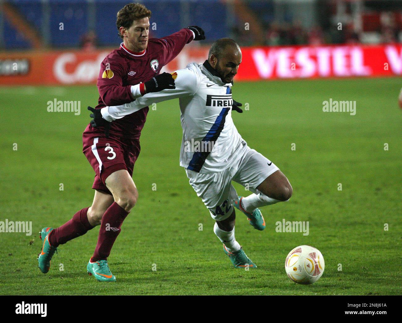 Rubin Kazan's Cristian Ansaldi, left, and Inter Milan's Jonathan struggle for the ball during their Europa League Group H soccer match at the Central stadium in Kazan, Russia, on Thursday, Nov. 22, 2012. (AP Photo/Nikolay Alexandrov) Stockfoto