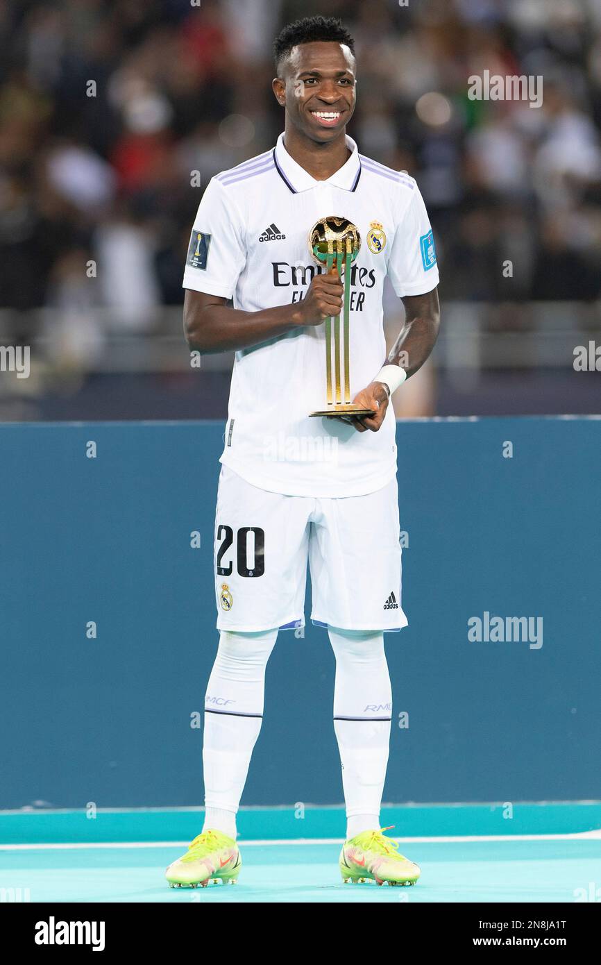 Rabat, Marokko. 11. Februar 2023. Prince Moulay Abdellah Stadium Vini Jr von Real Madrid mit der Trophäe „Ballon d'Or“ nach dem Spiel zwischen Real Madrid und Al Hilal (Madrid gewann 5-3), gültig für das Finale der FIFA Club-Weltmeisterschaft 2022 im Prince Moulay Abdellah Stadium in Rabat, Marokko (Richard Callis/SPP) Guthaben: SPP Sport Press Photo (SPP Sport Presse Foto). Alamy Live News Stockfoto