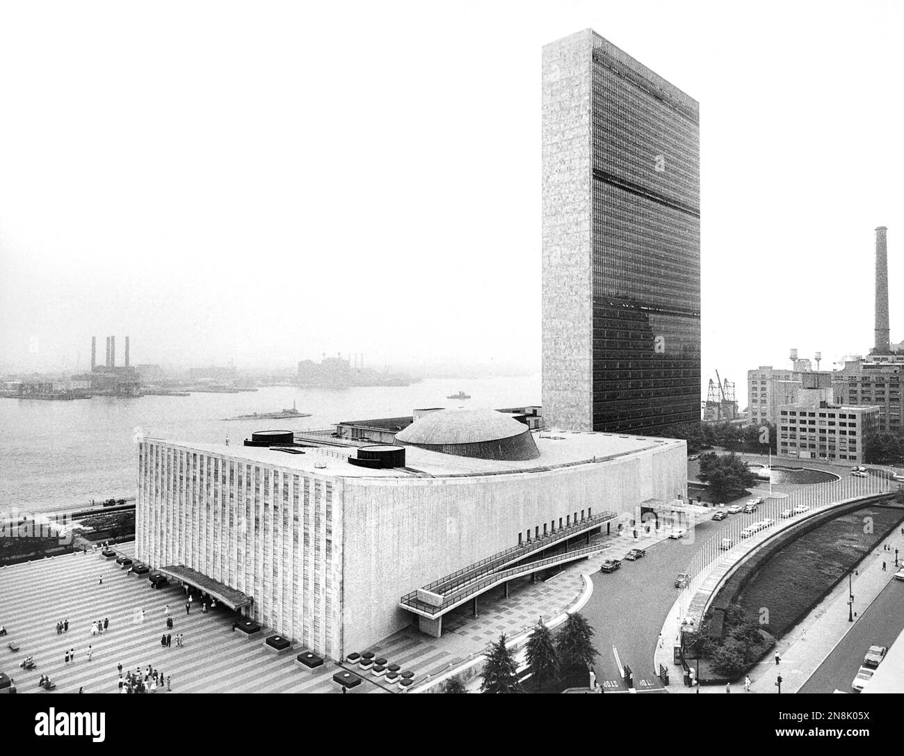 Hauptquartier der Vereinten Nationen mit Blick auf East River, New York City, New York, USA, Angelo Rizzuto, Anthony Angel Collection, Juli 1959 Stockfoto