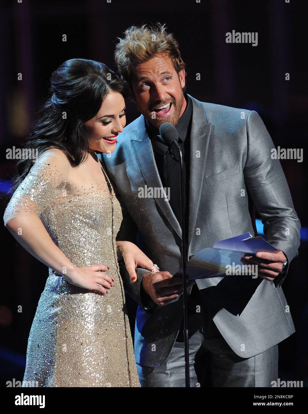 Zuria Vega, left, and Gabriel Soto present the award for best long form music video at the 13th Annual Latin Grammy Awards at Mandalay Bay on Thursday, Nov. 15, 2012, in Las Vegas. (Photo by Al Powers/Powers Imagery/Invision/AP) Stockfoto