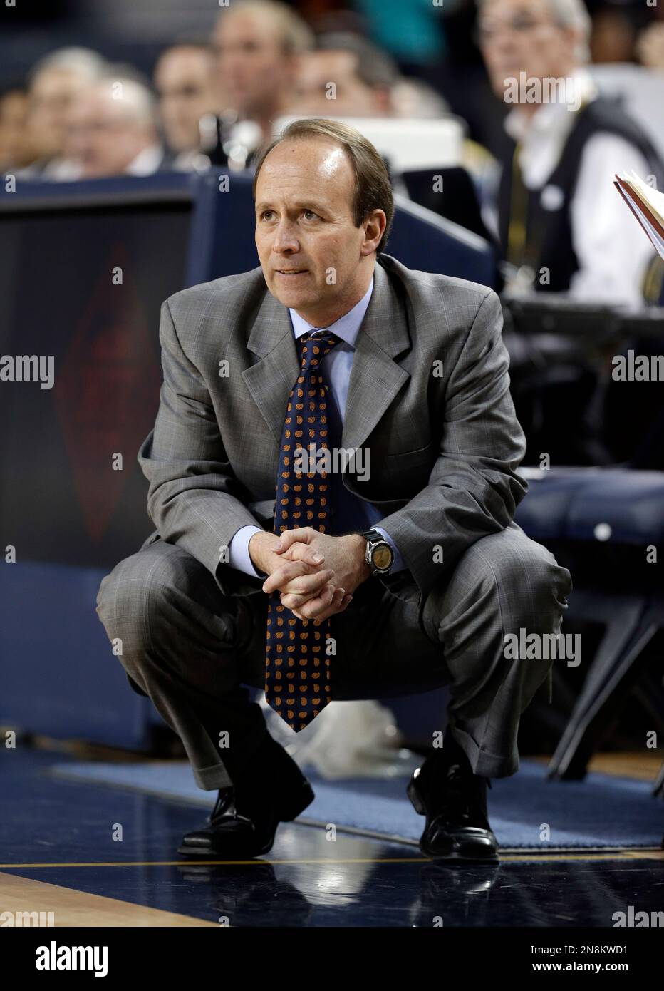 IUPUI Jaguars head coach Todd Howard watches against the Bowling Green Falcons during the second half of their NCAA college basketball game in the second round of the NIT Season Tip-Off tournament at Crisler Arena in Ann Arbor, Mich., Tuesday, Nov. 13, 2012. IUPUI won 80-66. (AP Photo/Paul Sancya) Stockfoto