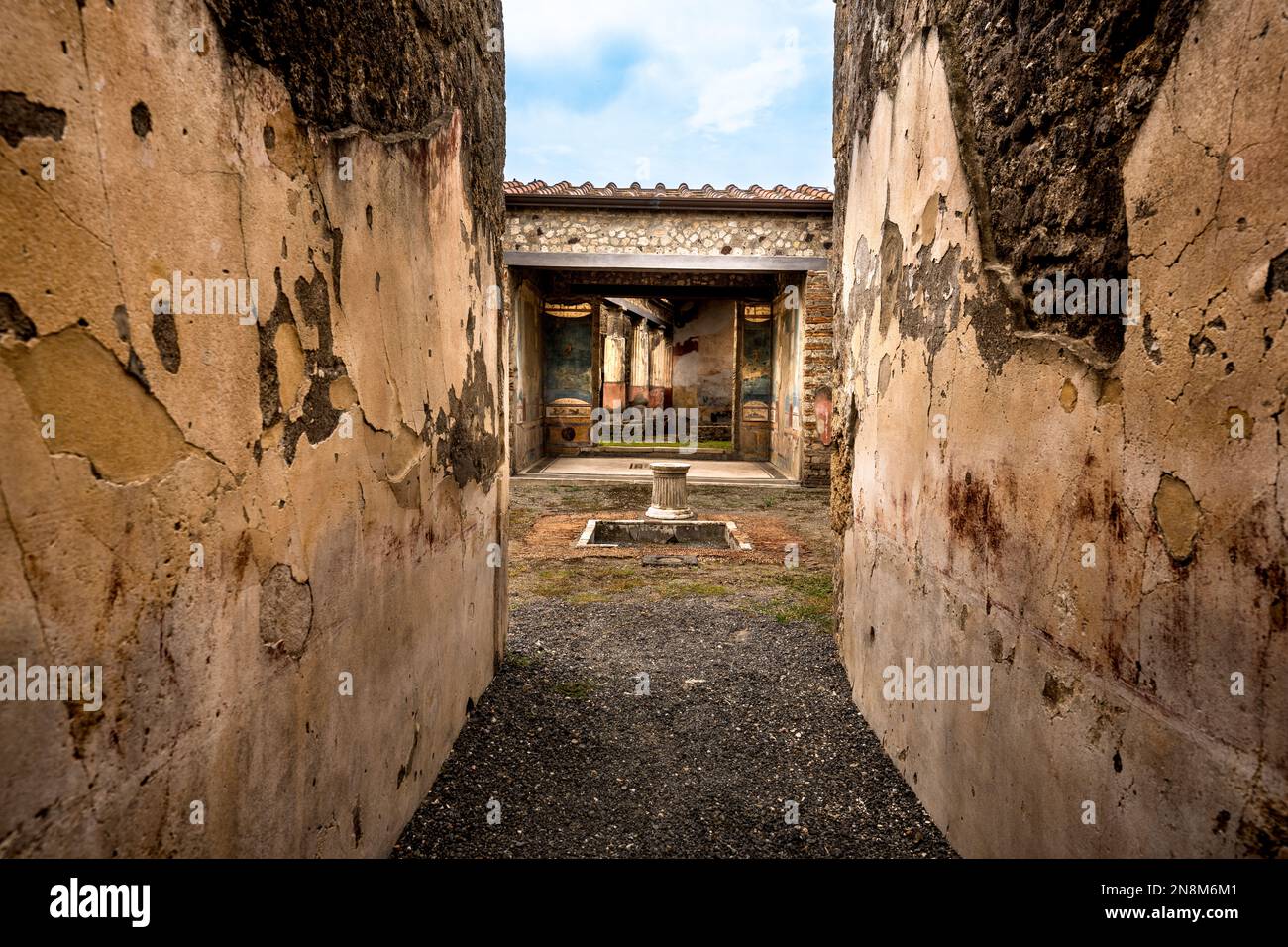 Blick in den Innenhof/Atrium des Hauses Caccia Antica in der Ruine der antiken römischen Stadt Pompeji Stockfoto