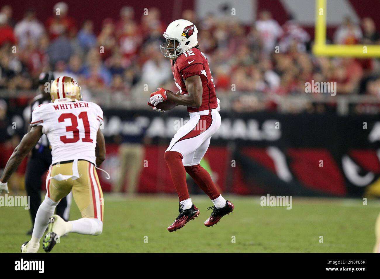 Arizona Cardinals' Andre Roberts, right, in action against San Francisco 49ers' Donte Whitner, left, in an NFL football game Monday, Oct. 29, 2012, in Glendale, Ariz.(AP Photo/Paul Connors) Stockfoto