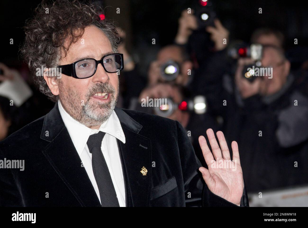 Tim Burton arrives at a gala screening for his film "Frankenweenie" during the London Film Festival at The Odeon, Leicester Square on Wednesday, Oct. 10, 2012 in London. (Photo by Joel Ryan/Invision/AP) Stockfoto