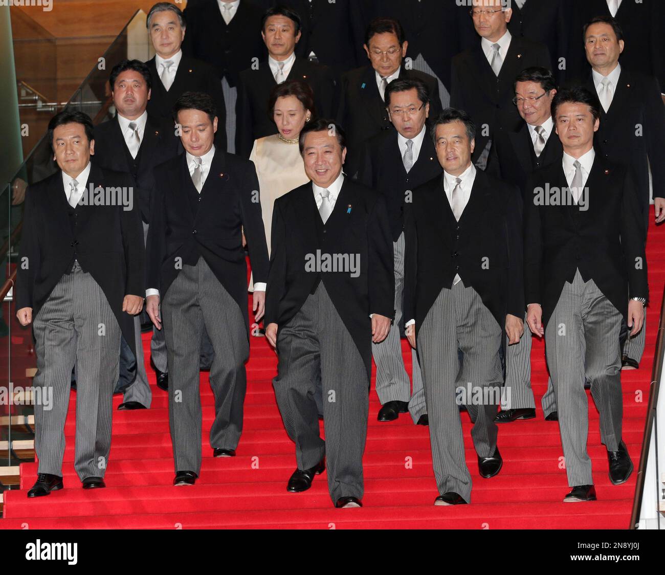 Japan's Prime Minister Yoshihiko Noda, bottom row center, walks down the stairs with his Cabinet members for a group photo session following the first Cabinet meeting at the prime minister's official residence in Tokyo Monday, Oct. 1, 2012. Noda reshuffled his Cabinet for the third time this year Monday in hopes of boosting flagging public support for his government amid speculation that elections will be called in coming months. (AP Photo/Shizuo Kambayashi) Stockfoto