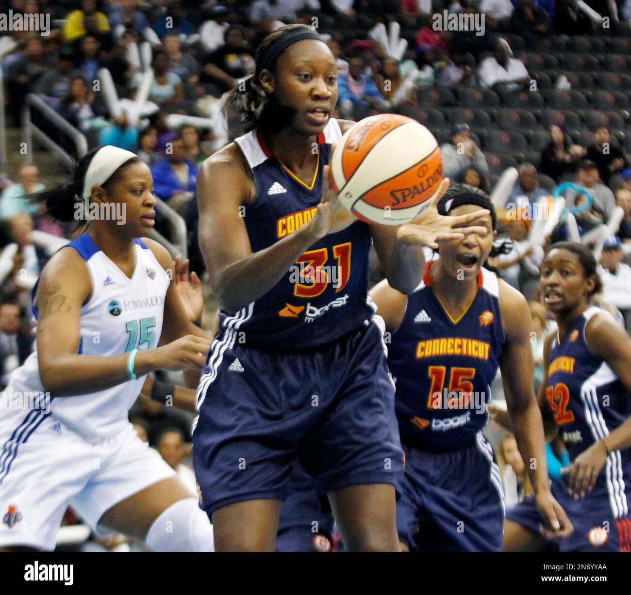 Connecticut Sun's Tina Charles (31) passes the ball during the second half of Game 2 of an opening-round WNBA basketball playoff series against the New York Liberty on Saturday, Sept. 29, 2012, Newark, N.J. Charles had 25 points in the Sun's 75-62 win. (AP Photo/Mel Evans) Stockfoto