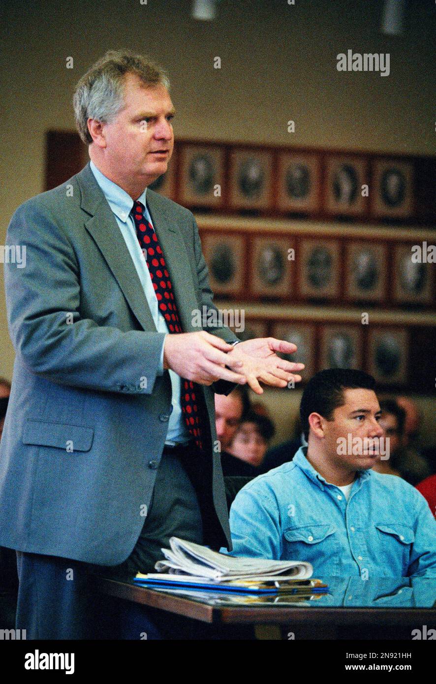 Shane Stant, right, alleged hit man in the Nancy Kerrigan assault case, appears in court with his Attorney Randal Vogt, Feb 1,1994 in Portland. (AP Photo/Jack Smith) Stockfoto
