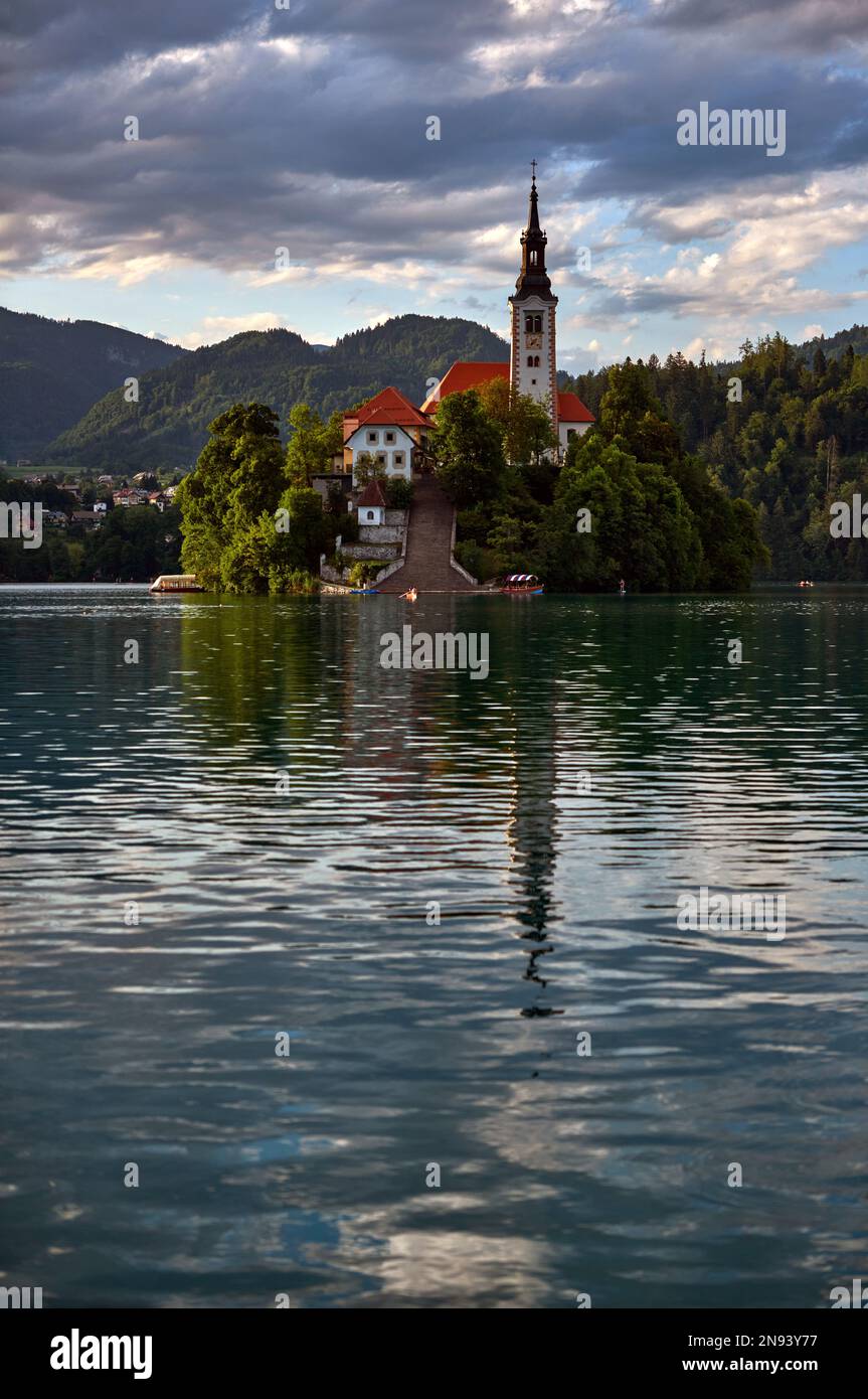 Malerischer Blick auf den Bled-See vor Sonnenuntergang, Slowenien Stockfoto