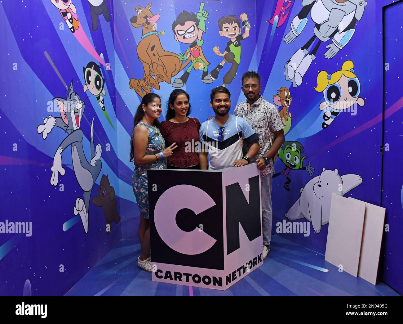 Mumbai, Indien. 11. Februar 2023. Die Leute posieren für Fotos im Cartoon Network Stand auf der Comic Con Veranstaltung. Das Ereignis findet nach zwei Jahren aufgrund der Coronaviruspandemie erneut statt. Kredit: SOPA Images Limited/Alamy Live News Stockfoto