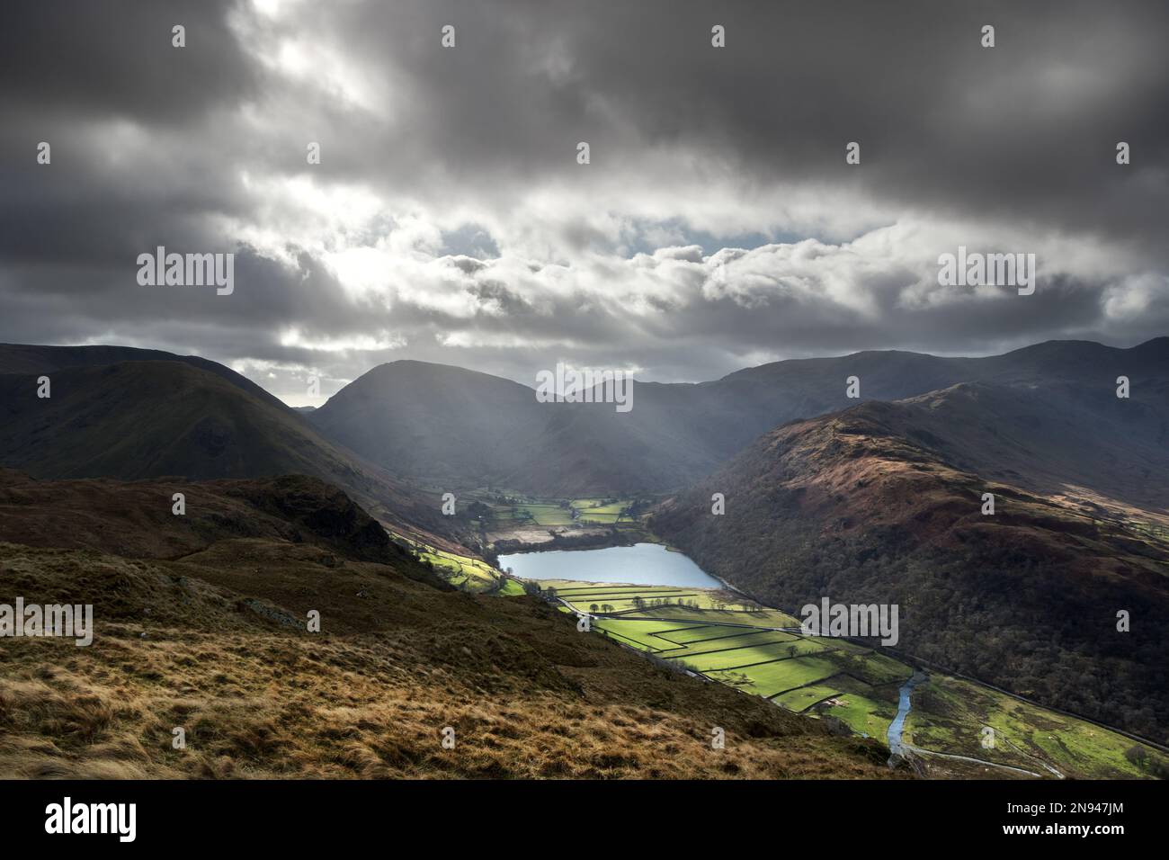 Brothers Water and the Dodd's viwed from Satura Crags on the Angle Tarn Path, Lake District, Cumbria, Vereinigtes Königreich Stockfoto