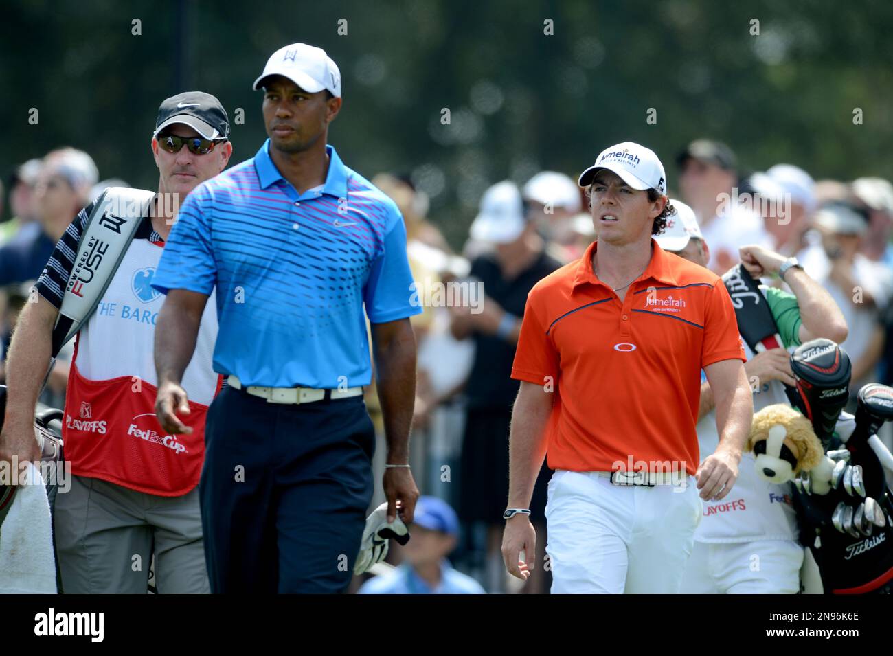 Tiger Woods, left, and Rory McIlroy of Northern Ireland during the second round of The Barclays golf tournament at Bethpage State Park in Farmingdale, N.Y., Friday, Aug. 24, 2012. (AP Photos/Henny Ray Abrams) Stockfoto