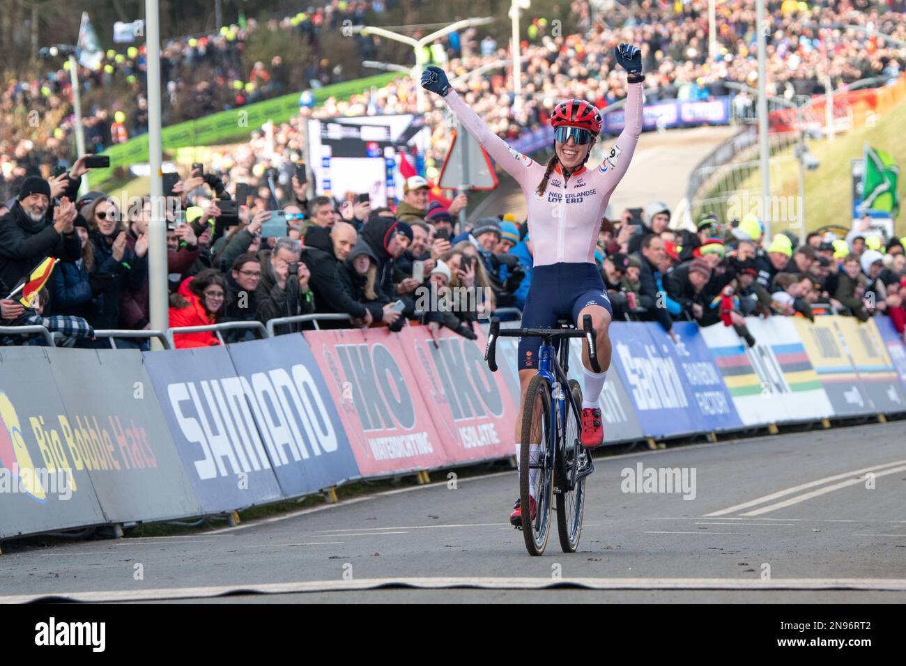 Shirin van Anrooij gewinnt bei der Cyclocross-Weltmeisterschaft in Hoogerheide das Rennen für Frauen unter 23 Jahren Stockfoto