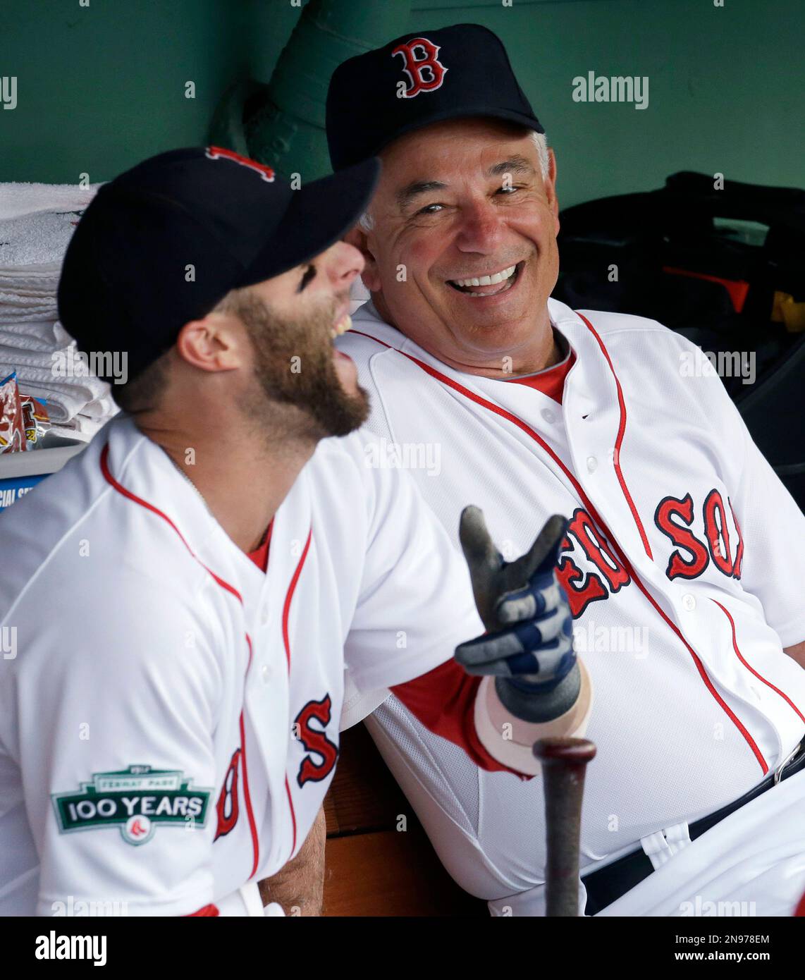 Boston Red Sox second baseman Dustin Pedroia, left, laughs with manager Bobby Valentine in the dugout prior to a baseball game against the Los Angeles Angels in Boston on Tuesday, Aug. 21, 2012. (AP Photo/Elise Amendola) Stockfoto