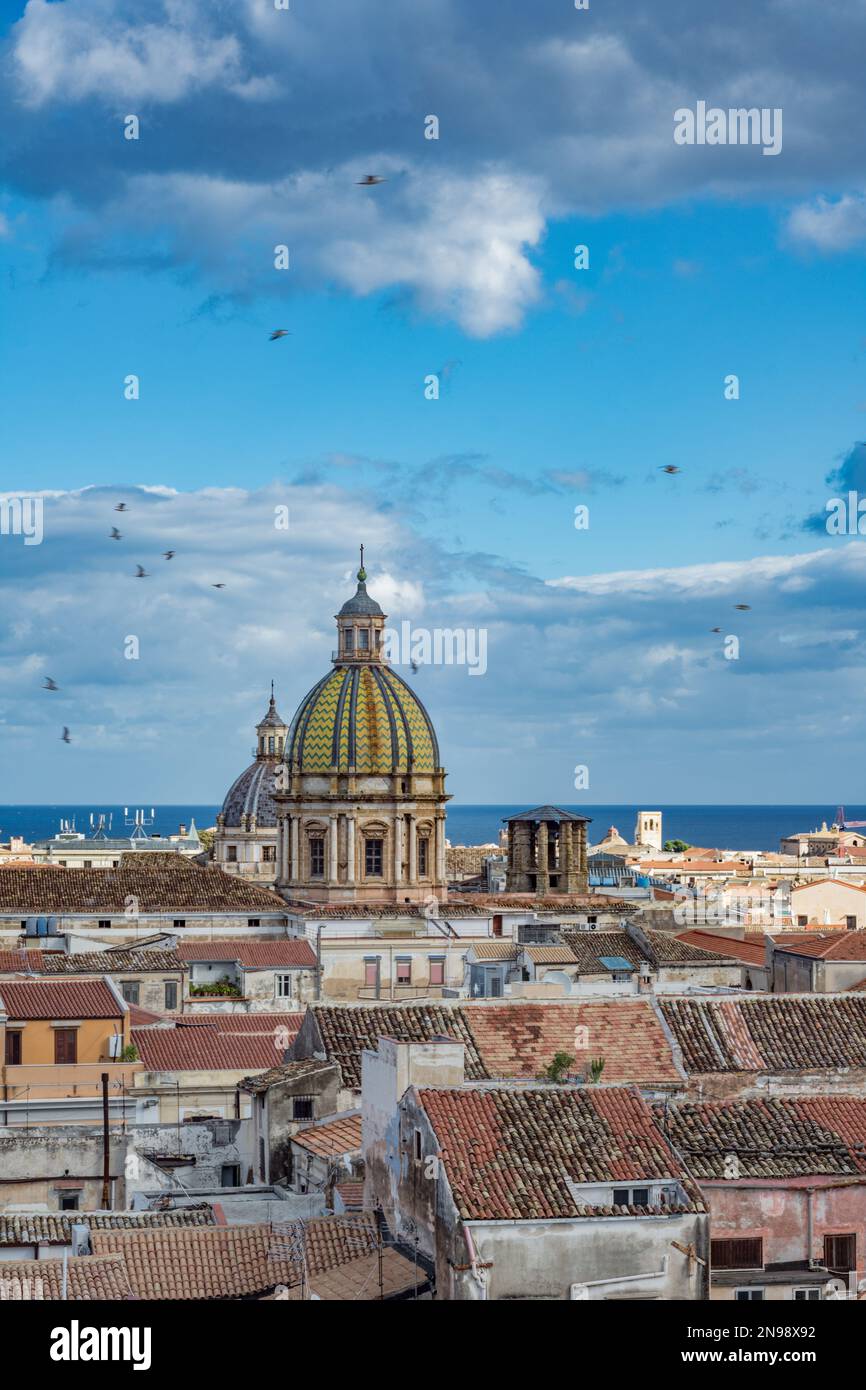 Skyline der Stadt Palermo von den Dächern aus gesehen, Sizilien Stockfoto