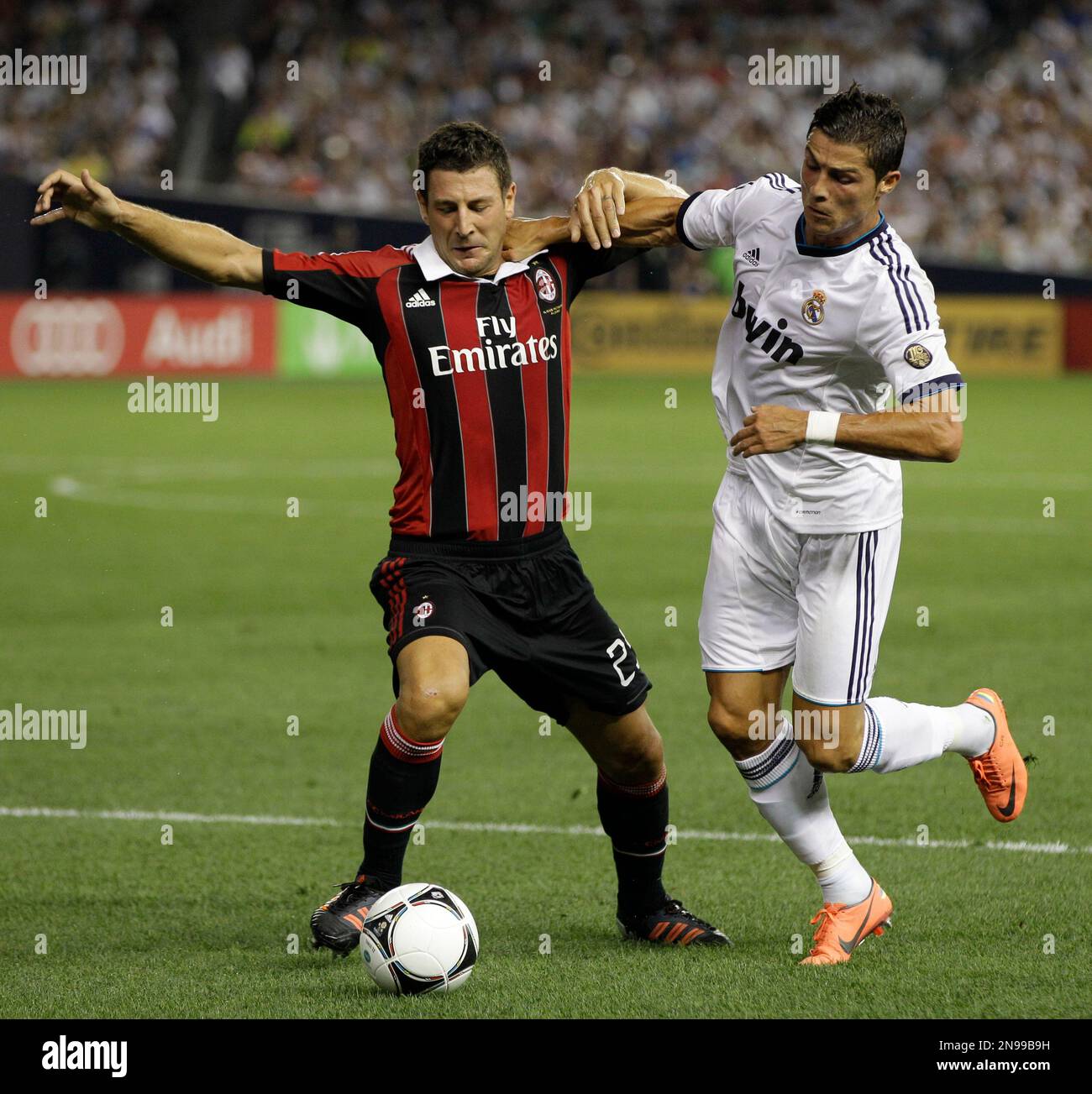 A.C. Milan defender Daniele Bonera, left, holds back Real Madrid forward Cristiano Ronaldo during the first half of their friendly soccer match at Yankee Stadium in New York, Wednesday, Aug. 8, 2012. (AP Photo/Kathy Willens) Stockfoto