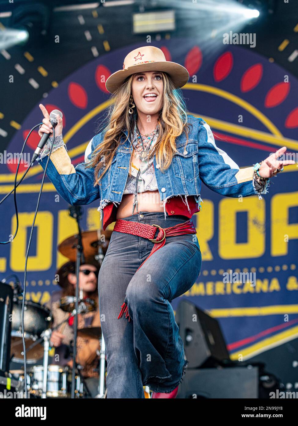 Lainey Wilson Live im Konzert Stockfoto