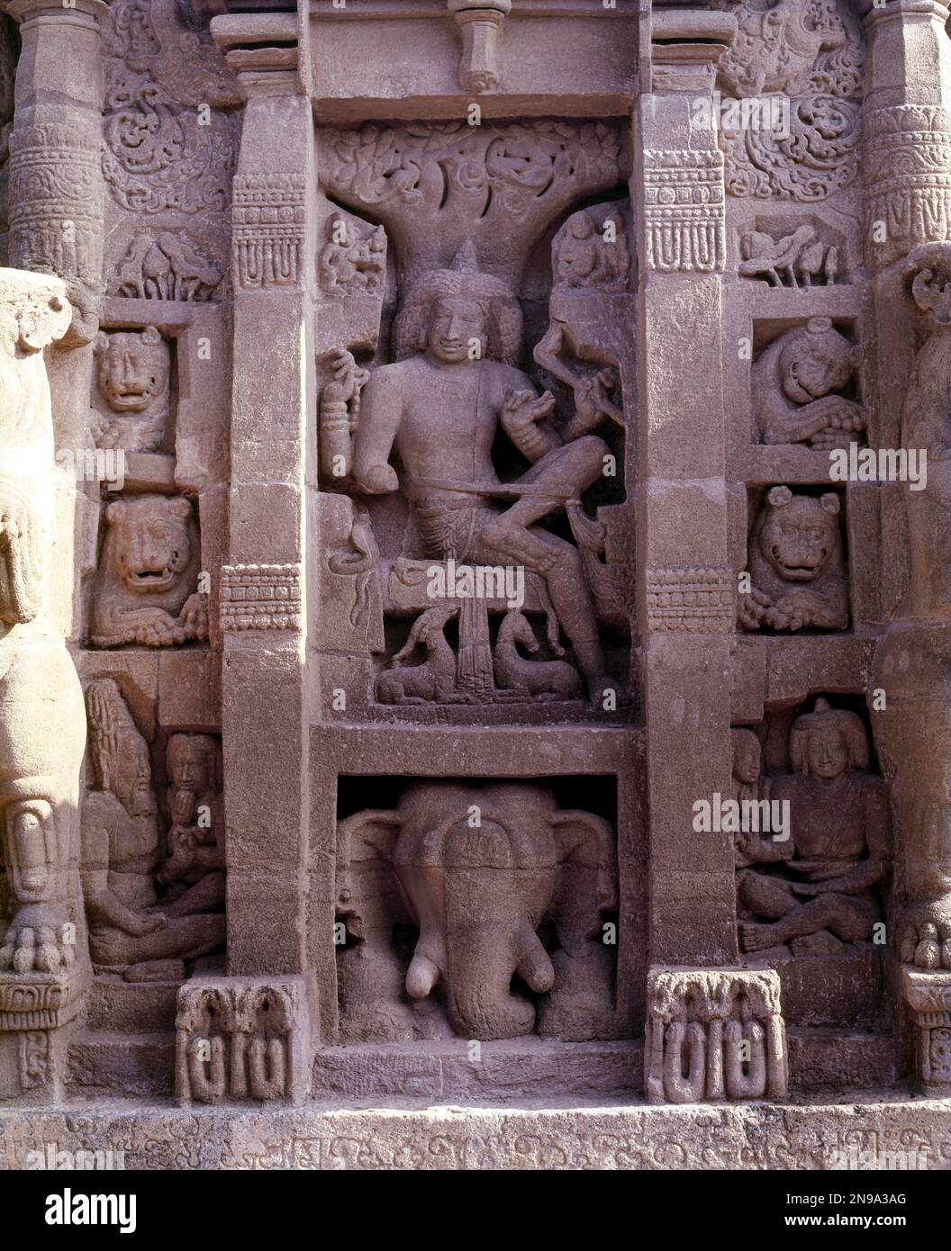 Siva in der Meditation, der Kailasanadhar-Tempel (7. Jahrhundert) in Kancheepuram, Tamilnadu, Indien Stockfoto