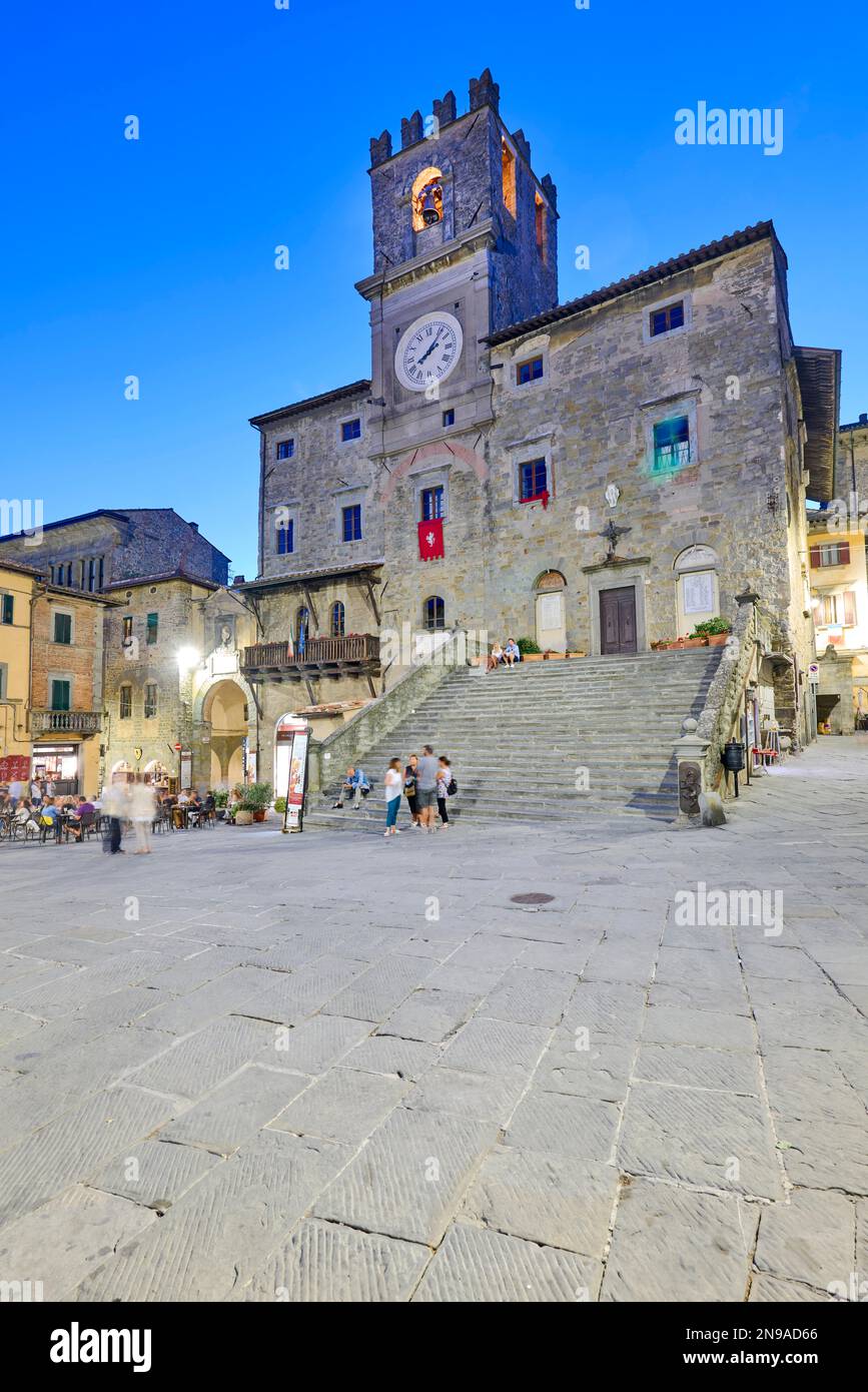 Cortona Arezzo Toskana Italien. Palazzo del Popolo auf der Piazza della Repubblica bei Sonnenuntergang Stockfoto