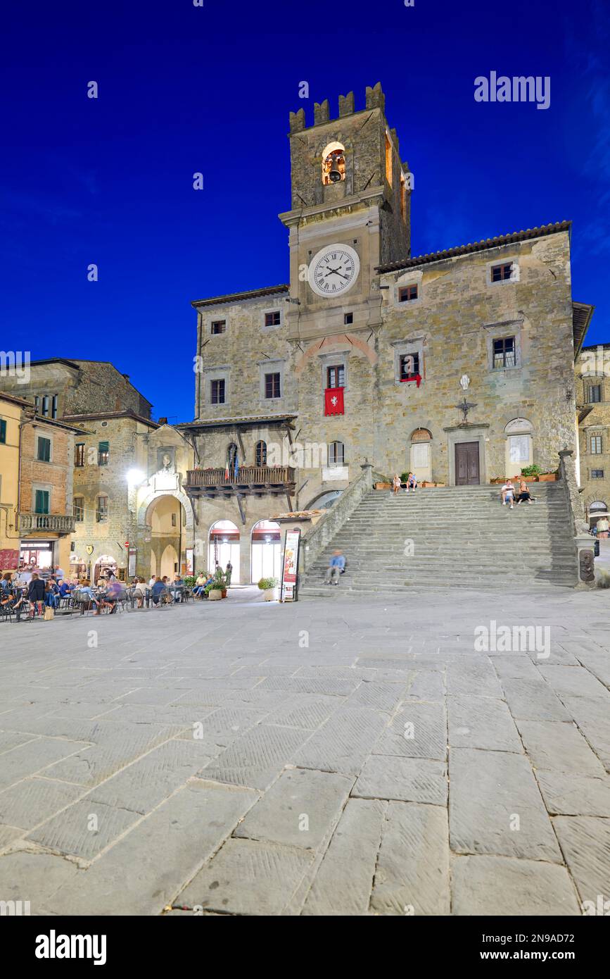 Cortona Arezzo Toskana Italien. Palazzo del Popolo auf der Piazza della Repubblica bei Sonnenuntergang Stockfoto