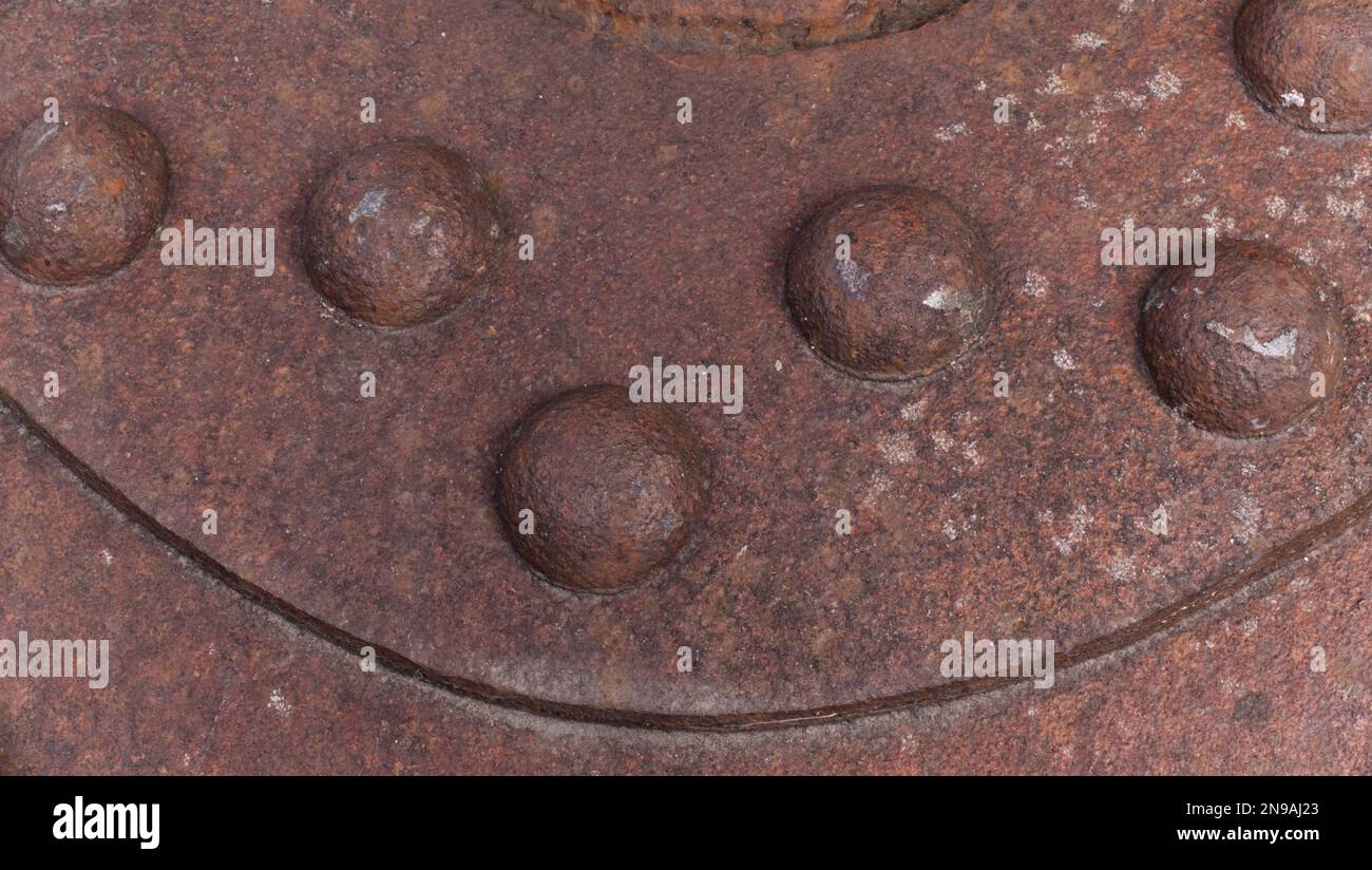 Eine Nahaufnahme von Nieten an einem alten Kessel im Black Country Living Museum, Dudley, West Midlands, England, Großbritannien. Stockfoto