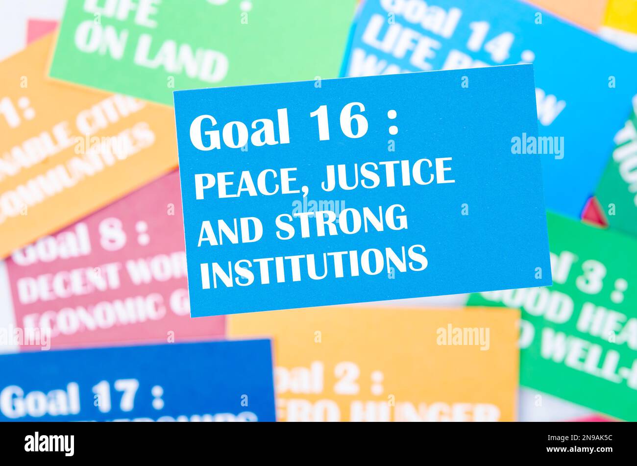Ziel 16: Frieden, Gerechtigkeit und starke Institutionen. Die Entwicklungsumgebung der SDG 17. Konzepte der Umgebungsentwicklung. Stockfoto