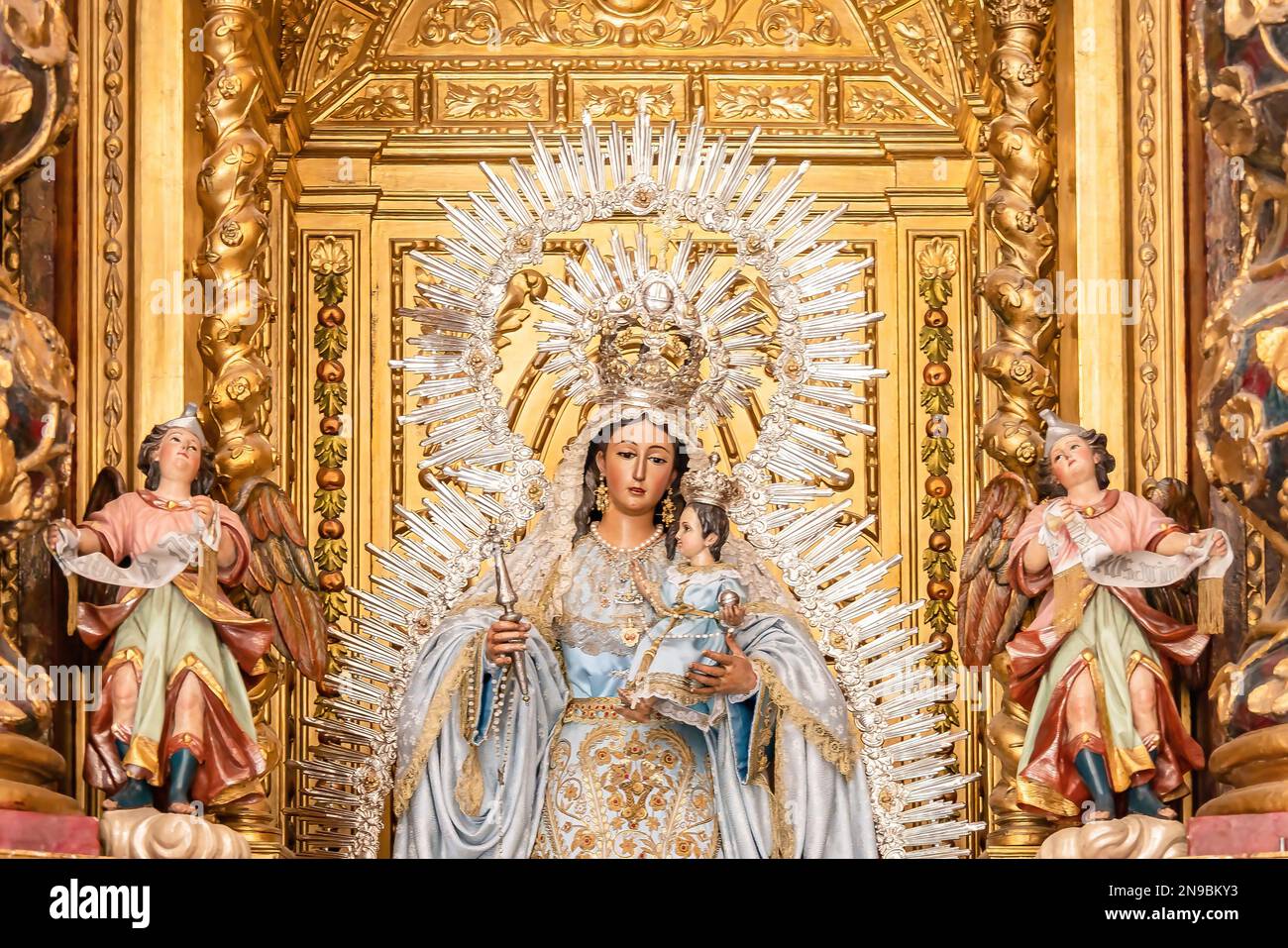 Bild von Madre de Dios del Rosario (Mutter Gottes des Rosenkranzes), Patrona de Capataces y Costaleros (Schutzpatron der Vorarbeiter und Träger) im Inneren des Pa Stockfoto