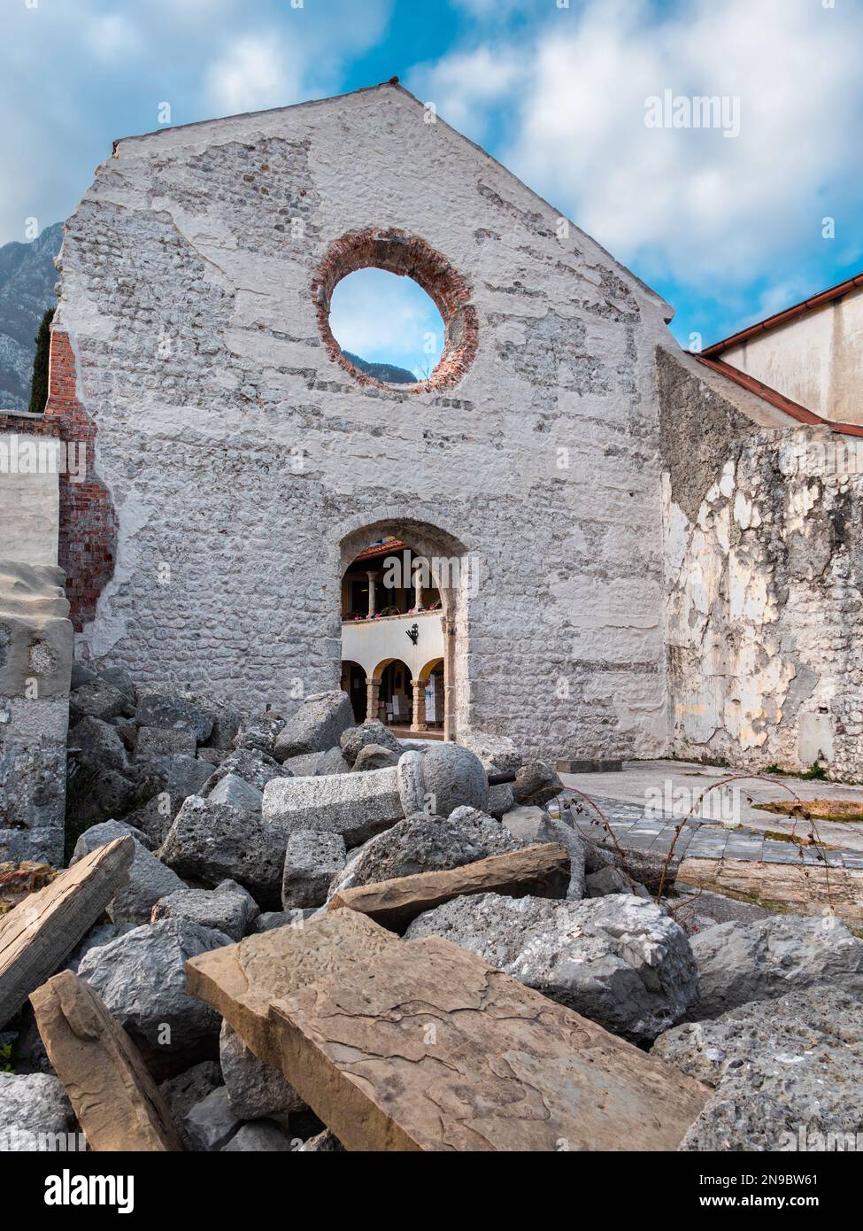 Venzone in Italien, Ruinen der Kirche nach dem Erdbeben Stockfoto