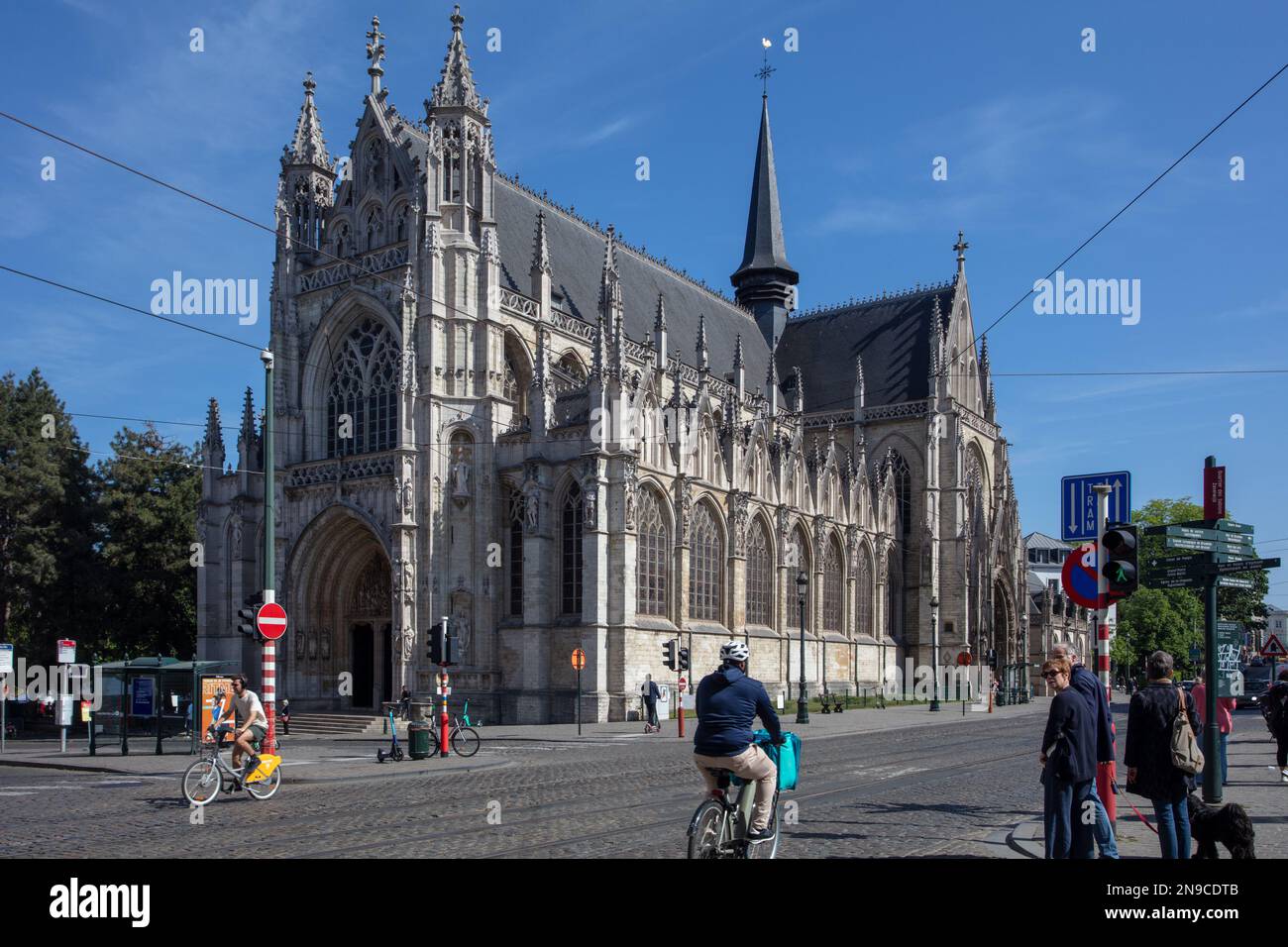 Die Kirche unserer Lieben Frau der Siege im Sablon in Brüssel. Belgien. Eine gotische Kirche aus dem 15. Jahrhundert. Stockfoto