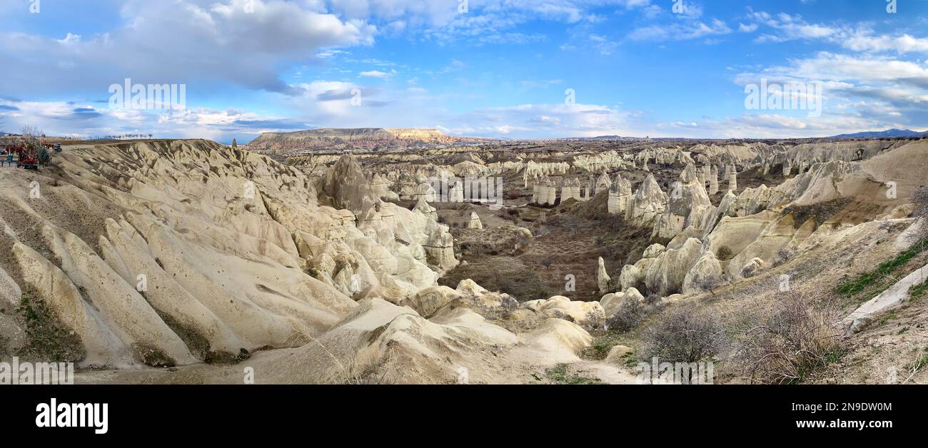 Sonnenuntergangslandschaft im Red Rock Valley in Kappadokien, Nevsehir, Türkei Stockfoto