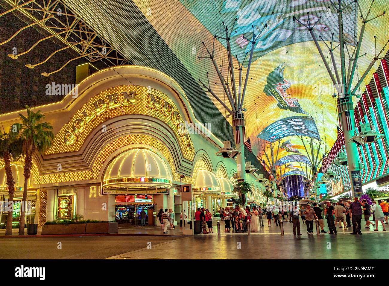 LAS VEGAS, USA - 16. JUNI 2012: Das Golden Nugget Hotel und Casino in der Innenstadt von Las Vegas. Das Golden Nugget ist das größte Hotel in der Innenstadt Stockfoto