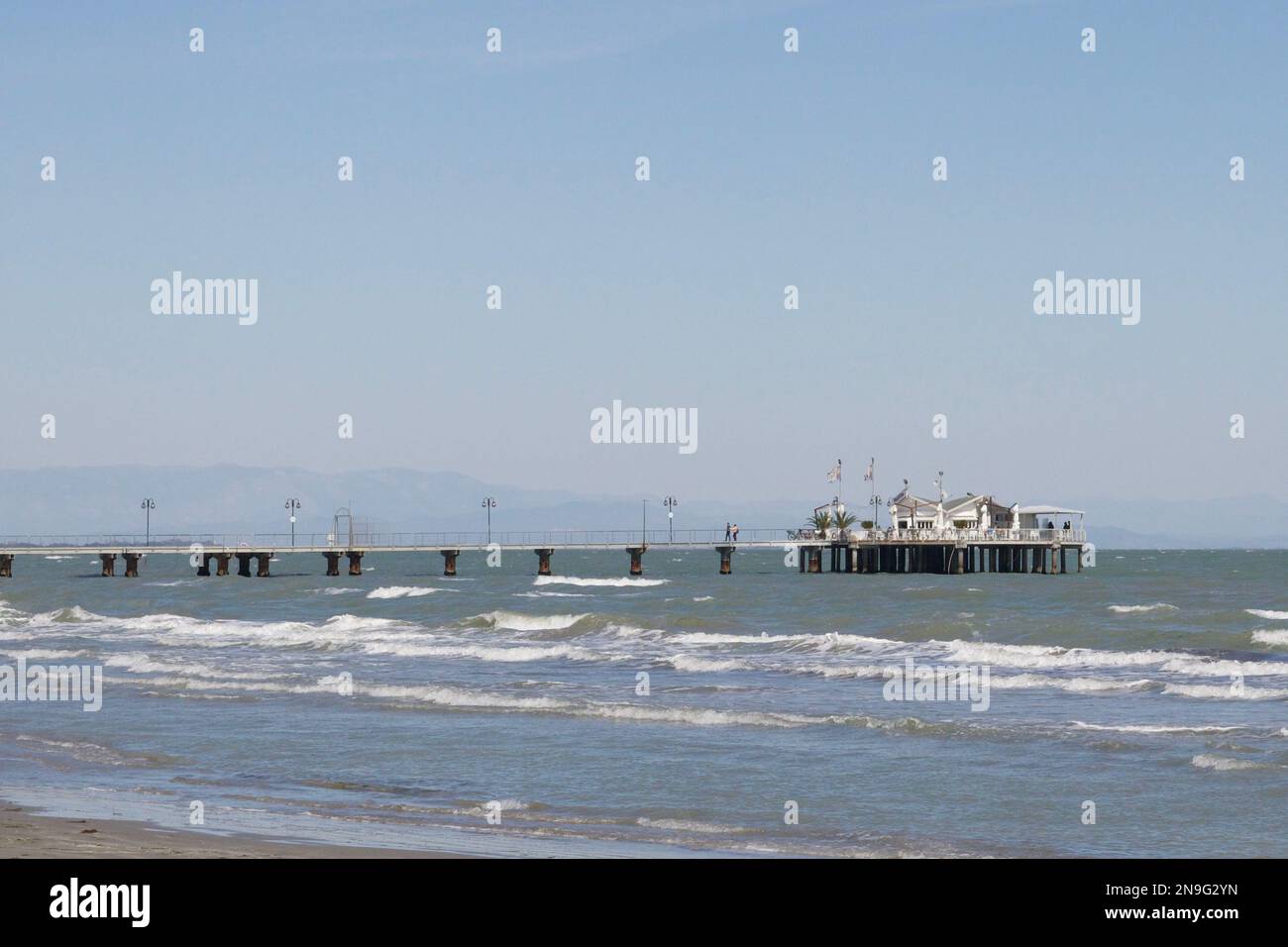 Vom Prince's Pier in Port Melbourne, Australien, haben Sie einen wunderschönen Blick auf die Wellen des Meeres Stockfoto