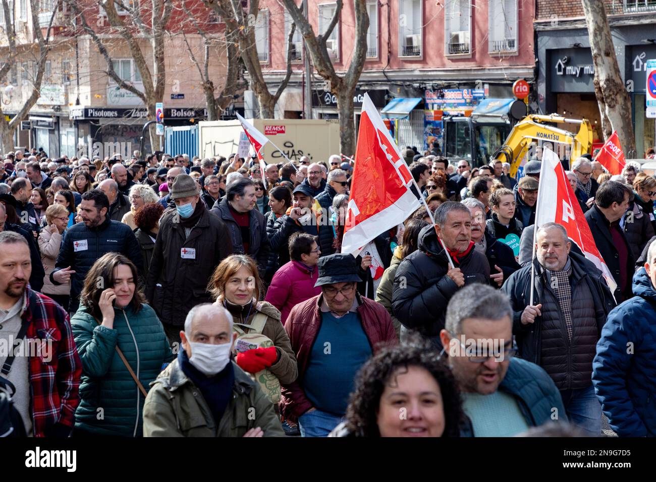 Manifestation. Gesundheit. Demonstration durch die Straßen der Stadt Madrid zugunsten der öffentlichen Gesundheit. In Spanien. Krankenschwestern. Ärzte. MADRID SPANIEN Stockfoto