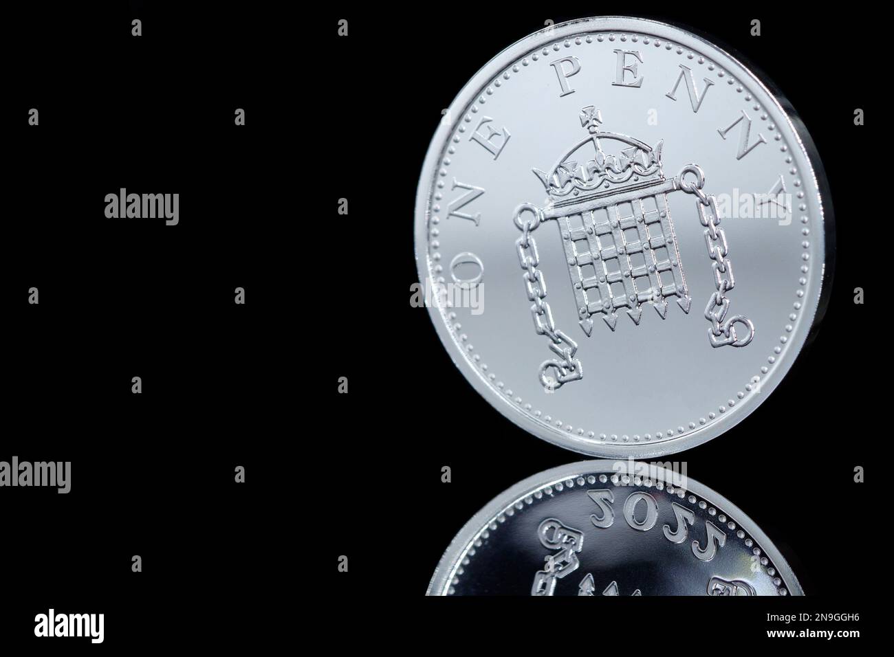 Rückseite eines Silver Penny mit einem gekrönten Portcullis mit Ketten, herausgegeben von der Royal Mint im Jahr 2022. Das Datum wurde entfernt Stockfoto