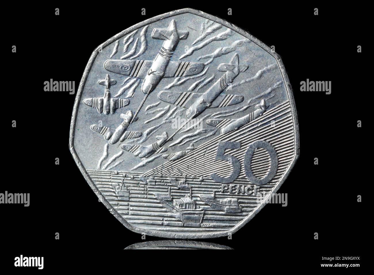 Rückseite einer 1994 50-Pence-Münze zum Gedenken an 50 Jahre D-Day-Landungen in der Normandie. Entworfen von der Skulptur John Mills Stockfoto