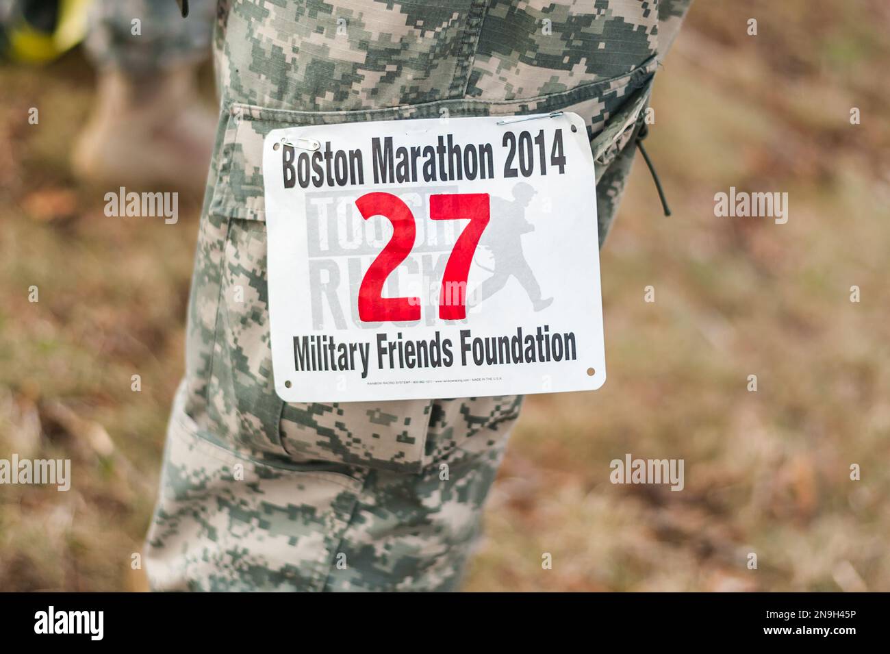 Boston Marathon Military Friends Lätzchen im 2014 Tough Ruck. Stockfoto