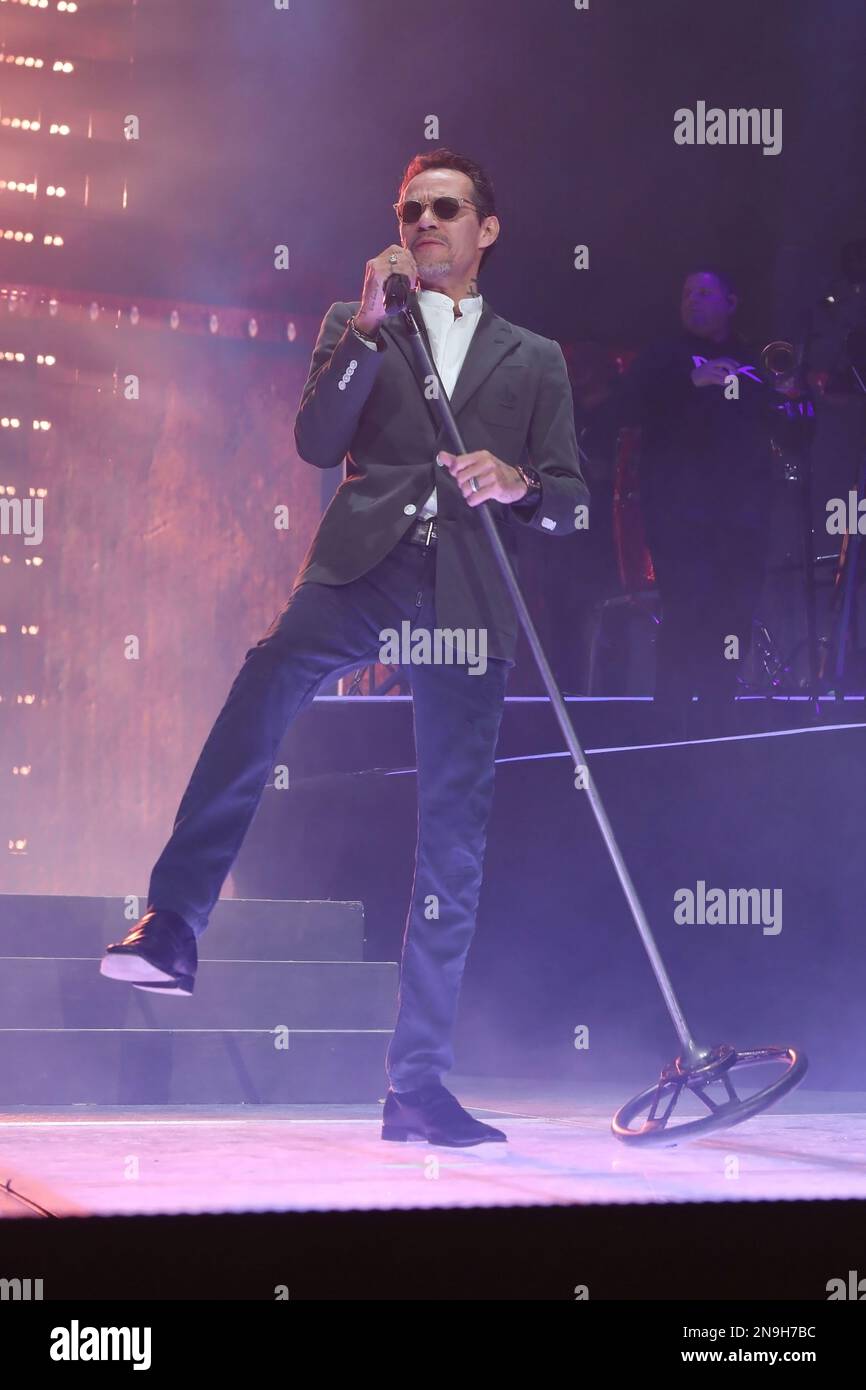 Marc Anthony tritt am 11. Februar 2023 auf der Marc Anthony „viviendo