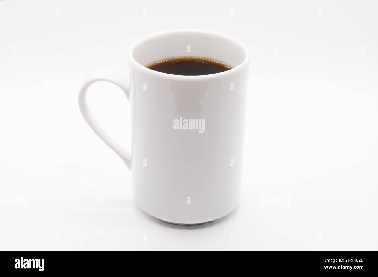 Weiße Kaffeetasse isoliert auf weißem Hintergrund Stockfoto