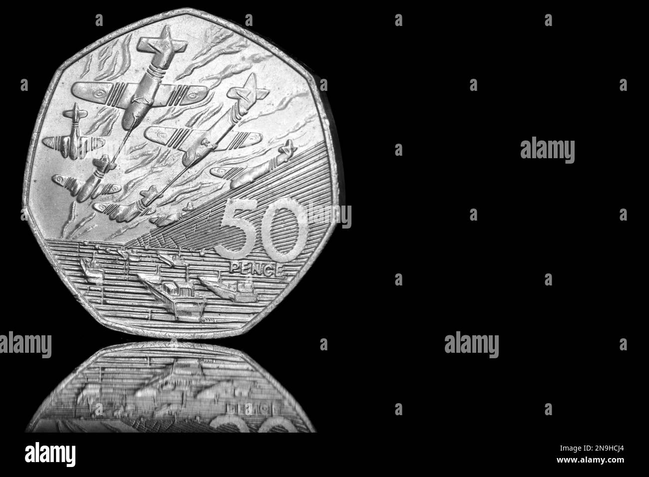 Rückseite einer 1994 50-Pence-Münze zum Gedenken an 50 Jahre D-Day-Landungen in der Normandie. Entworfen von der Skulptur John Mills Stockfoto