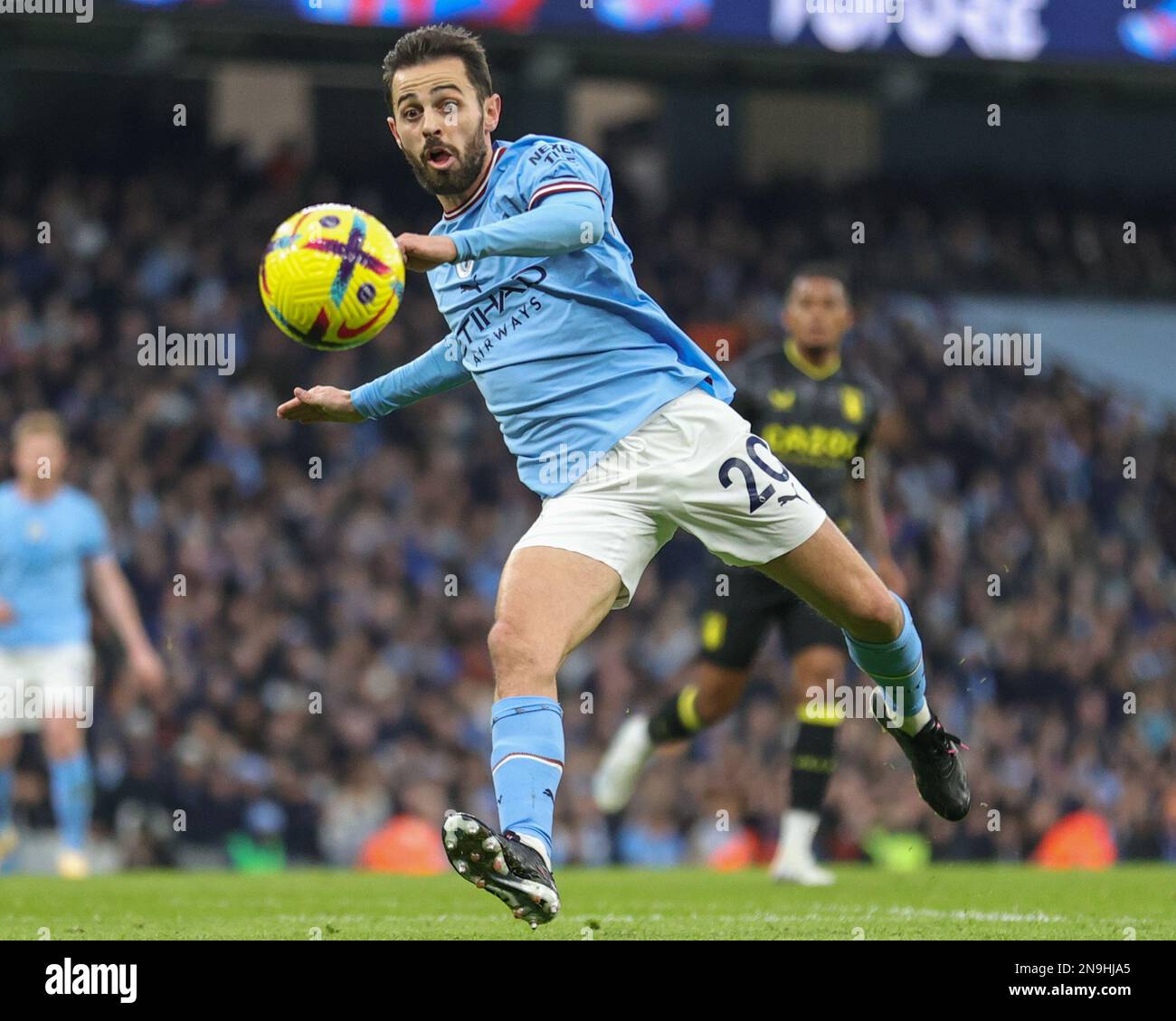 Bernardo Silva #20 aus Manchester City hat beim Premier League-Spiel Manchester City gegen Aston Villa im Etihad Stadium, Manchester, Großbritannien, 12. Februar 2023 ein Tor geschossen (Foto von Mark Cosgrove/News Images) Stockfoto