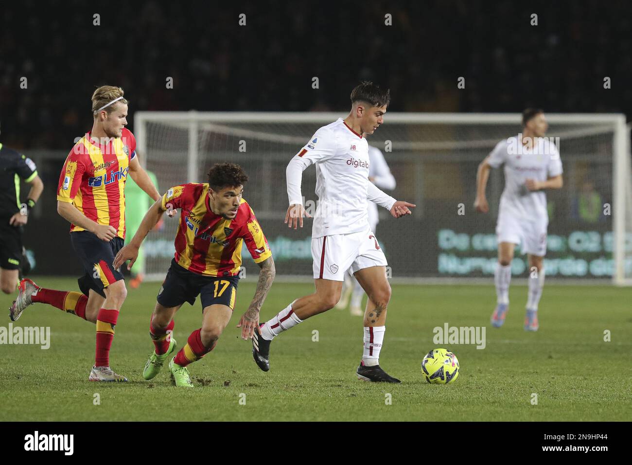 Lecce, Italien. 11. Februar 2023. Paul Dybala (Roma) in Aktion während des Spiels US Lecce vs AS Roma, italienisches Fußballspiel Serie A in Lecce, Italien, Februar 11 2023 Kredit: Independent Photo Agency/Alamy Live News Stockfoto