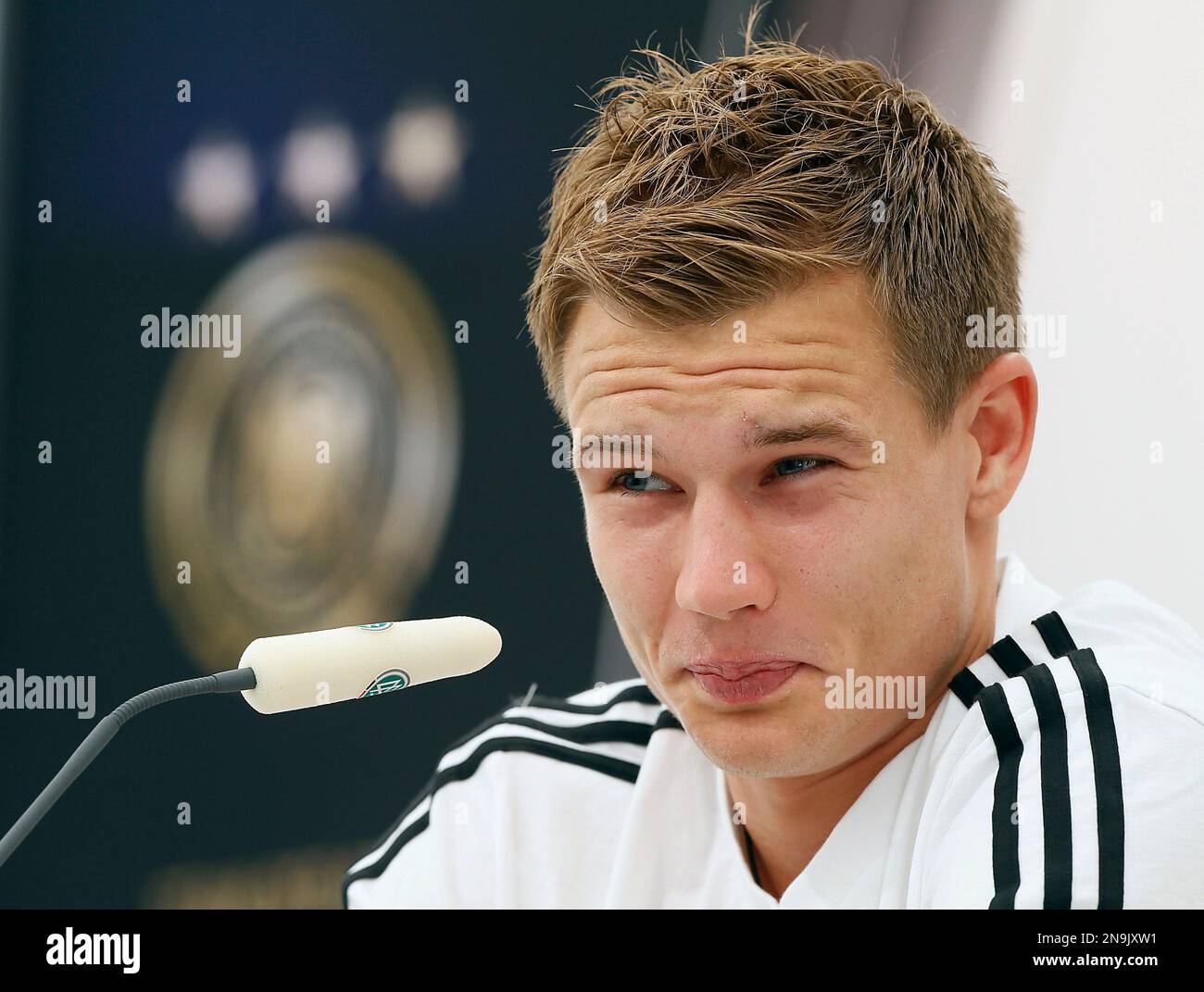 Germany’s Holger Badstuber meets the media during a press conference at the Euro 2012 soccer championship in Gdansk, Poland, Tuesday, June 19, 2012. (AP Photo/Frank Augstein) Stockfoto