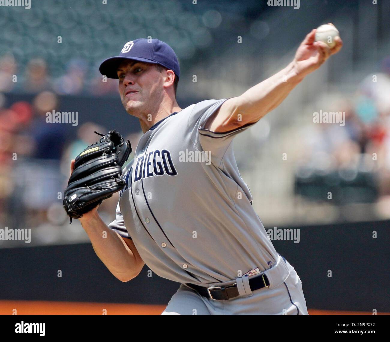 San Diego Padres' Clayton Richard delivers a pitch during the first inning of a baseball game against the New York Mets Saturday, May 26, 2012, in New York. (AP Photo/Frank Franklin II) Stockfoto