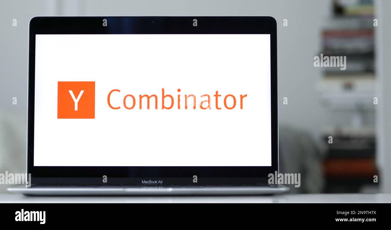 Das Logo von Y Combinator, einem der weltweit bekanntesten Start-up-Inkubatoren, wird auf dem Laptop angezeigt Stockfoto