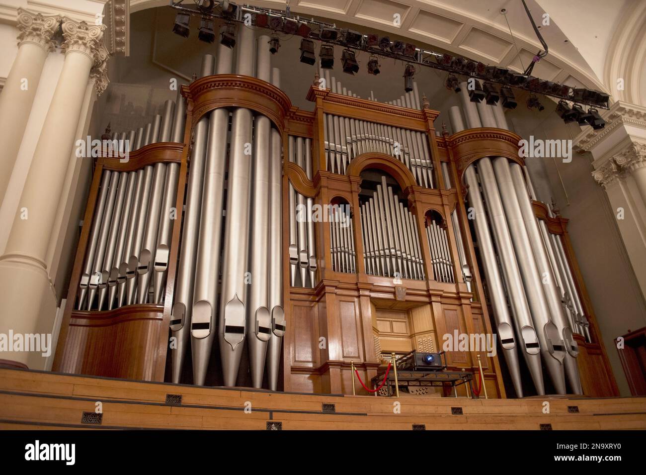 Massive Pfeifenorgel im Auckland Town Hall in Neuseeland; Auckland, Neuseeland Stockfoto