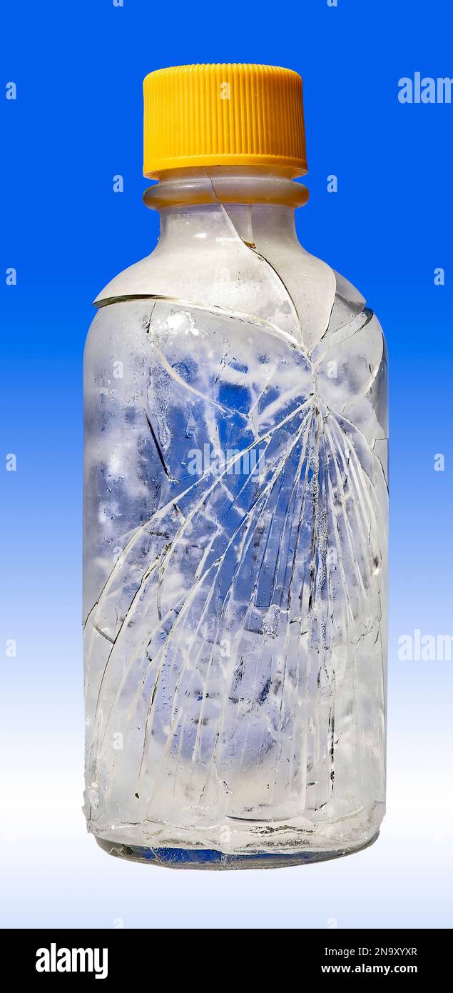 Das Eiskalte Wasser Dehnt Sich Aus! Stockfoto