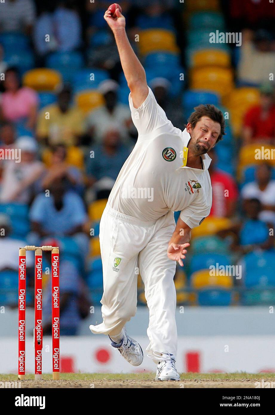 Australia's Ben Hilfenhaus bowls during the second innings on the fourth day of the first cricket Test match against West Indies in Bridgetown, Barbados, Tuesday April 10, 2012. (AP Photo/Andres Leighton) Stockfoto