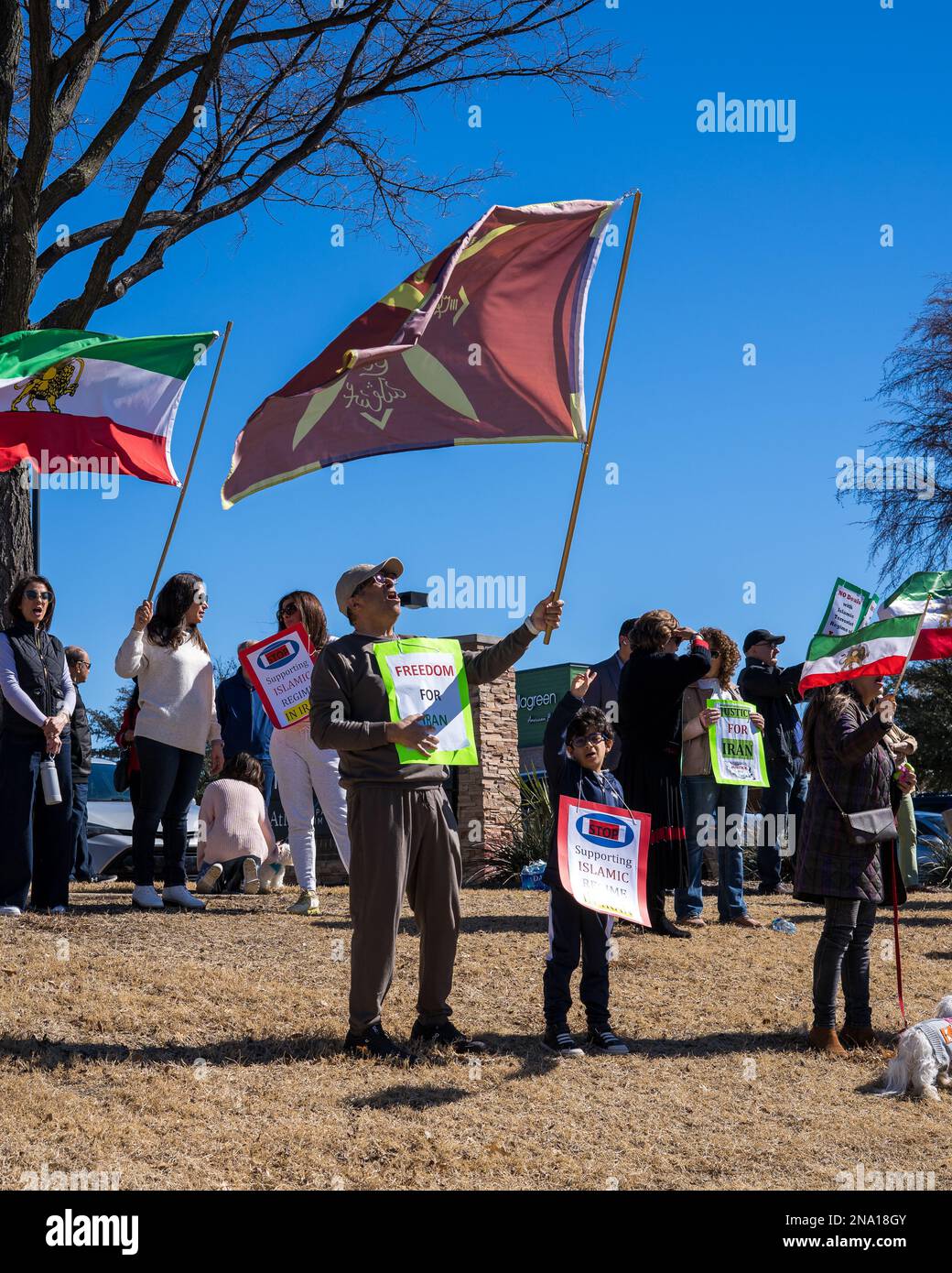 PLANO, TEXAS – FEBRUAR 2023: Irans regierungsfeindlicher Protest Woman Life Freedom Stockfoto