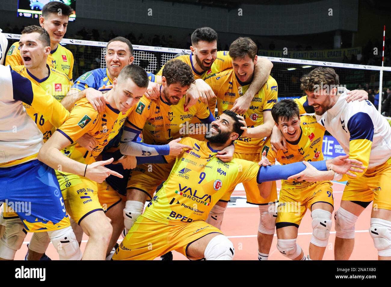 Team (Valsa Group Modena) (Gioiella Prisma Taranto) in Aktion während des Spiels der italienischen SuperLega Volley Championship Season 22/23 in Palapanini in Modena (Italien) Stockfoto