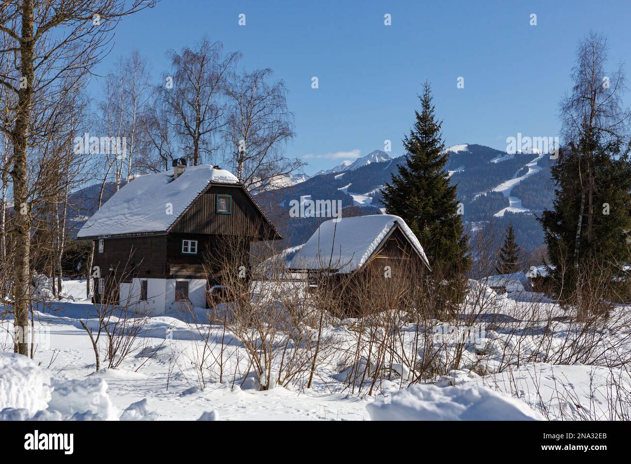 Wunderschöne verschneite Winterlandschaft rund um Ramsau und den dachstein in österreich Stockfoto